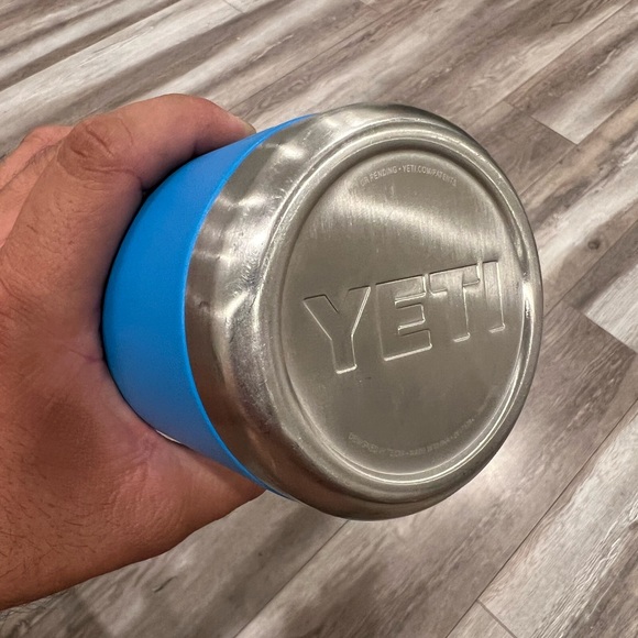 YETI Rambler Vacuum Bottle - 26 fl. oz.  Tahoe Blue.  HTF.  No returns accepted. - Picture 11 of 12